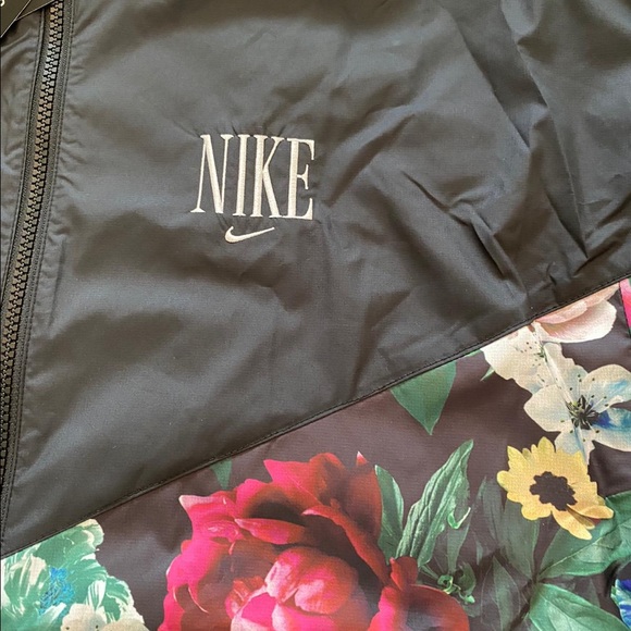 NWT Nike NSW Floral Print Jacket size M Women - Picture 3 of 5